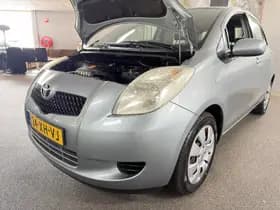 Toyota Yaris thumbnail 11