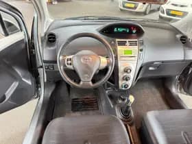 Toyota Yaris thumbnail 14