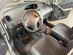 Toyota Yaris thumbnail 15