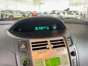 Toyota Yaris thumbnail 16