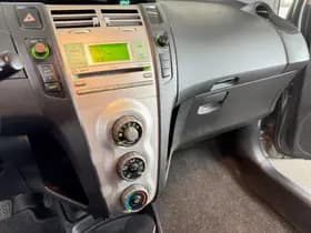 Toyota Yaris thumbnail 17
