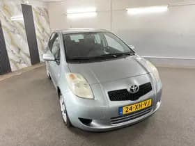 Toyota Yaris thumbnail 4