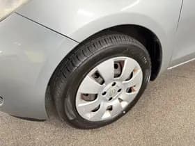 Toyota Yaris thumbnail 9