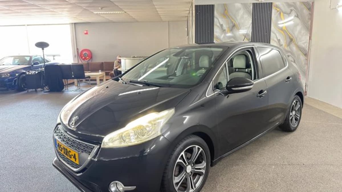 Peugeot 208 — foto 1