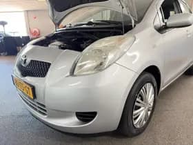 Toyota Yaris thumbnail 11