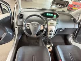 Toyota Yaris thumbnail 16