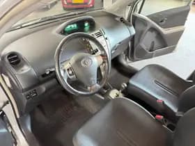 Toyota Yaris thumbnail 17