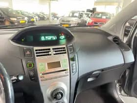 Toyota Yaris thumbnail 18