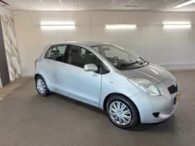 Toyota Yaris thumbnail 3