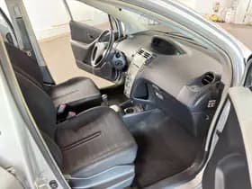 Toyota Yaris thumbnail 23