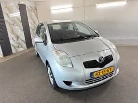 Toyota Yaris thumbnail 4