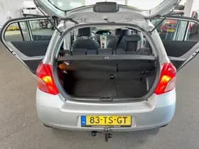 Toyota Yaris thumbnail 8