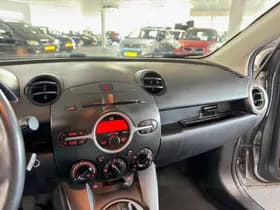 Mazda 2 thumbnail 17