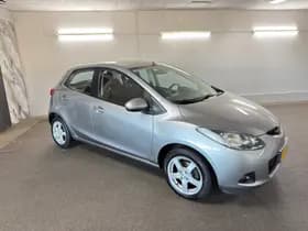 Mazda 2 thumbnail 3