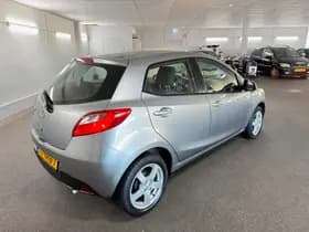 Mazda 2 thumbnail 5