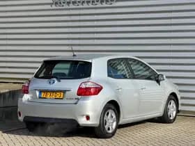 Toyota Auris thumbnail 2