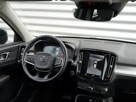 Volvo XC40 thumbnail 3