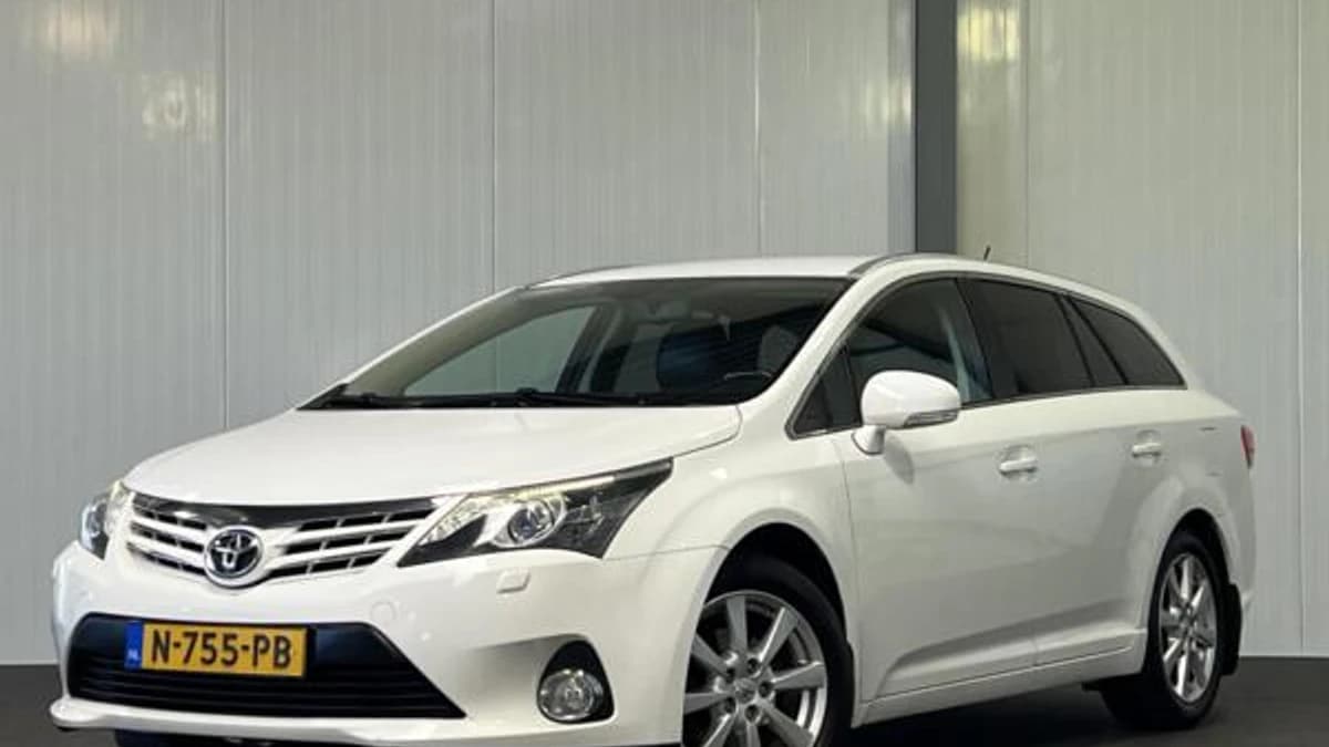 Toyota Avensis 2.0 VVTi Dynamic AUTOMAAT [ trekhaak xenon half-leder ] — foto 1