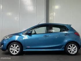 Mazda 2 thumbnail 3