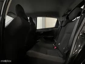 Toyota Yaris thumbnail 10