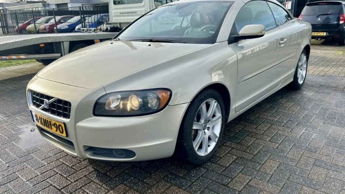 Volvo C70 — foto 1