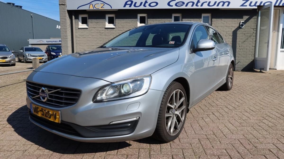 Volvo S60 — foto 1