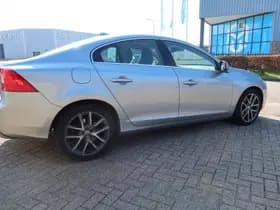 Volvo S60 thumbnail 3