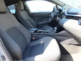 Toyota C-HR thumbnail 6