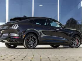 Ford Mustang thumbnail 3