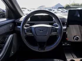 Ford Mustang thumbnail 8