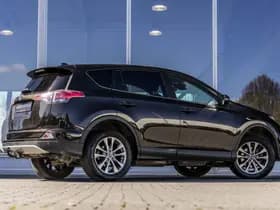 Toyota RAV4 thumbnail 3