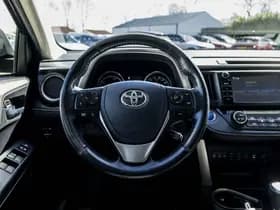 Toyota RAV4 thumbnail 8