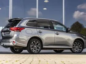 Mitsubishi Outlander thumbnail 3