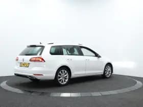 Volkswagen Golf thumbnail 2