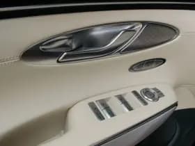 Genesis GV70 thumbnail 23