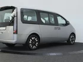 Hyundai Staria thumbnail 2