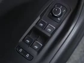 Volkswagen Touareg thumbnail 28