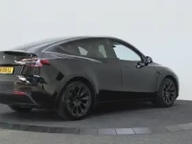 Tesla Model Y thumbnail 2