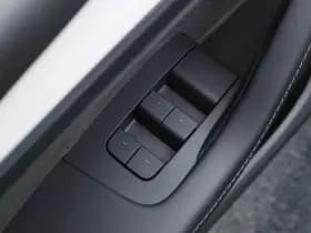 Tesla Model Y thumbnail 23