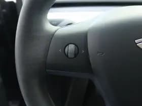 Tesla Model Y thumbnail 26