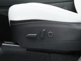 Tesla Model Y thumbnail 29