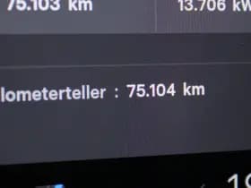 Tesla Model Y thumbnail 4