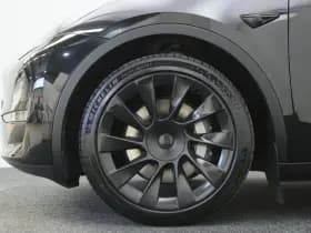 Tesla Model Y thumbnail 7