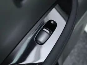 Nissan Leaf thumbnail 16