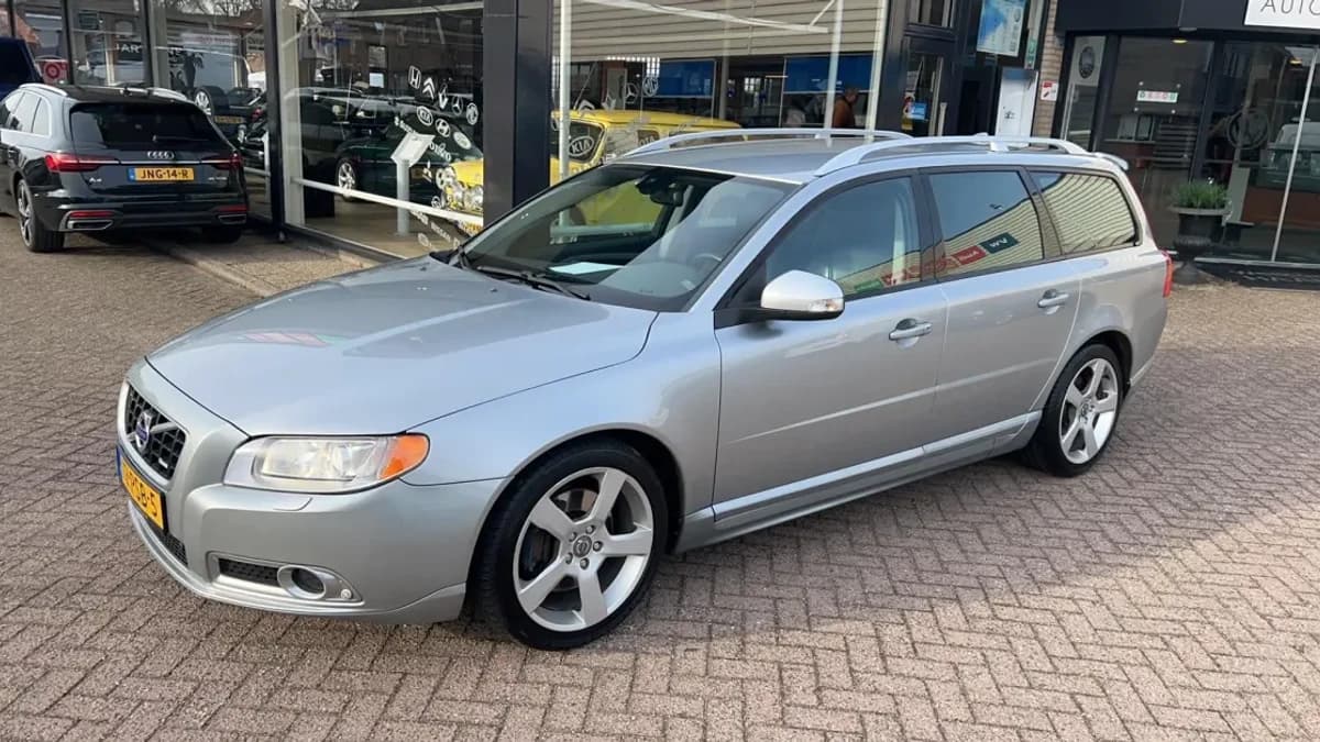 Volvo V70 — foto 1