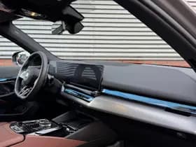 BMW 5 Serie 550e xDrive thumbnail 3