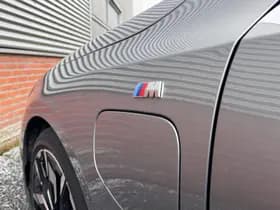 BMW 5 Serie 550e xDrive thumbnail 21