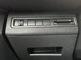 Peugeot 3008 1.2 PureTech Blue Lease Premium thumbnail 8