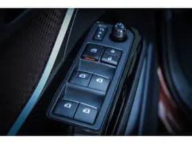 Toyota C-HR thumbnail 12