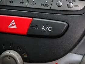 Peugeot 107 1.0-12V XS Net binnen - Nu al te bezichtigen thumbnail 11